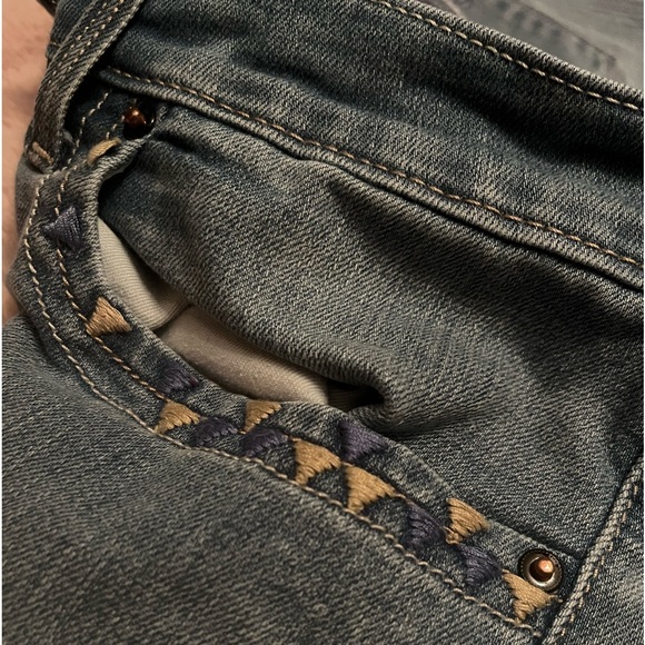 Levi’s embroidered jeans 👖 - Picture 3 of 8